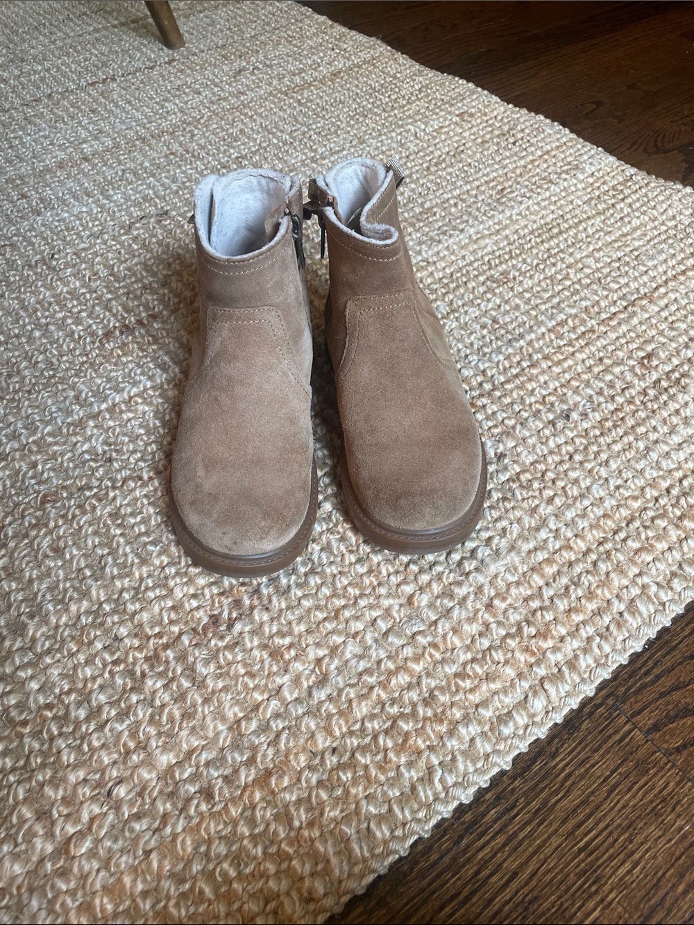 UGG Boots - Picture 2 of 7